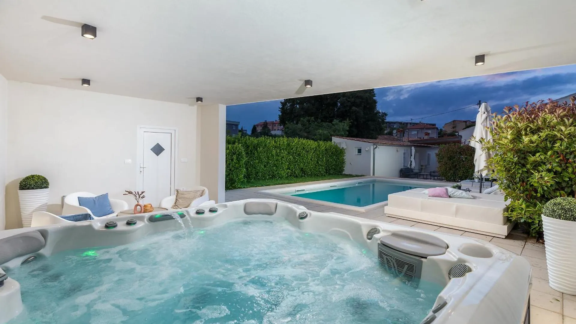 Villa Amia In Pula For 6 People With Jacuzzi & Kids Playground - Pet Friendly 克罗地亚